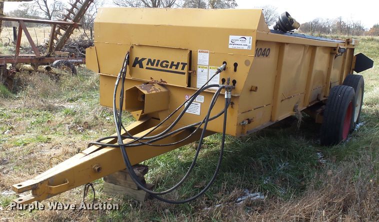 image for item DH7766 Knight 1040 manure spreader
