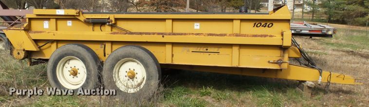 image for item DH7766 Knight 1040 manure spreader