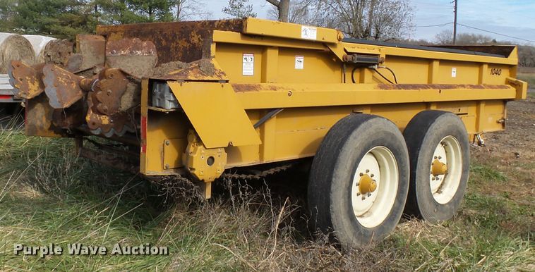 image for item DH7766 Knight 1040 manure spreader