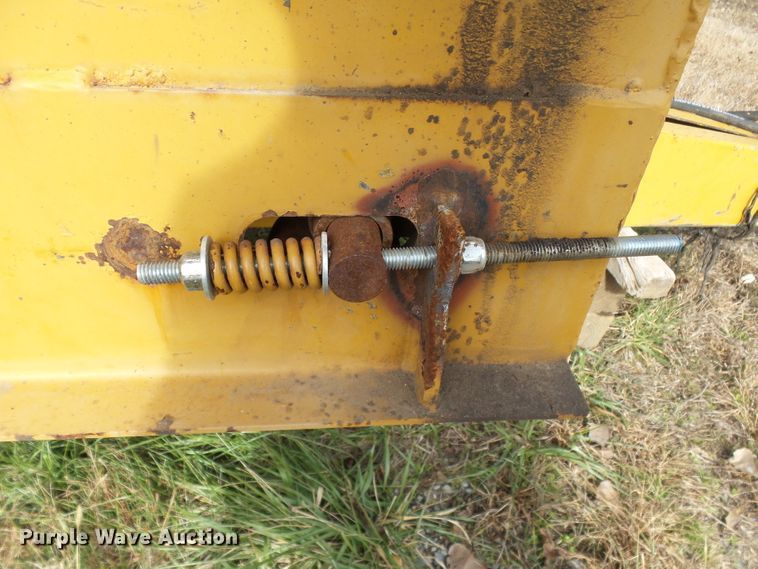 image for item DH7766 Knight 1040 manure spreader