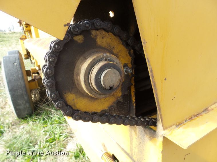 image for item DH7766 Knight 1040 manure spreader