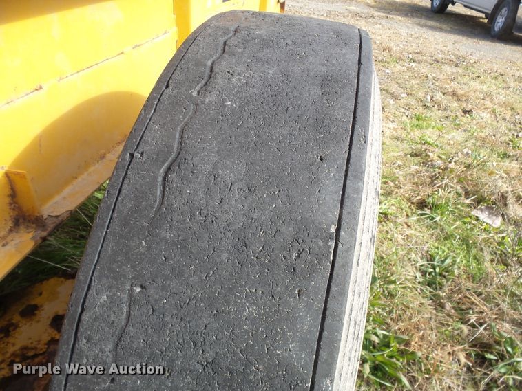 image for item DH7766 Knight 1040 manure spreader