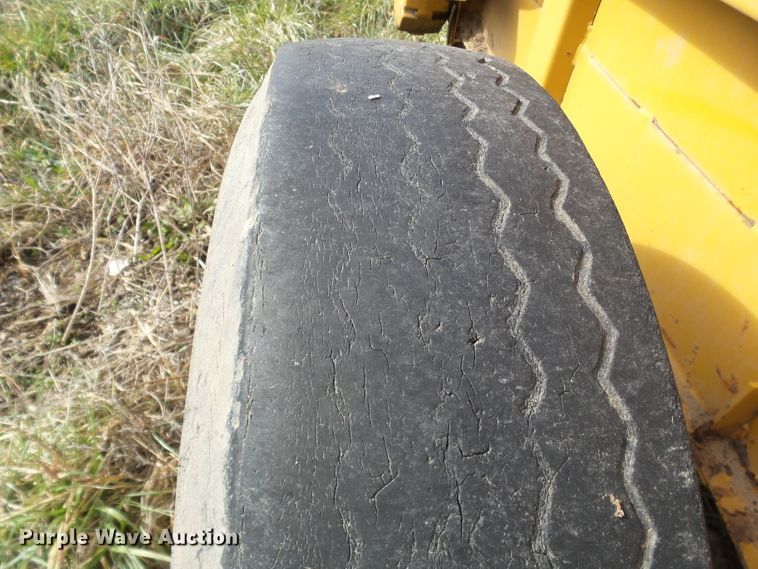 image for item DH7766 Knight 1040 manure spreader