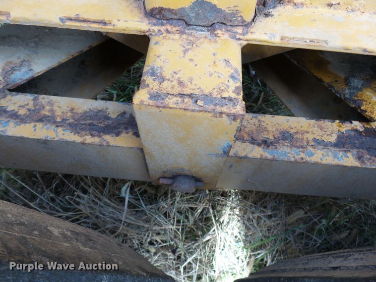 image for item DH7766 Knight 1040 manure spreader