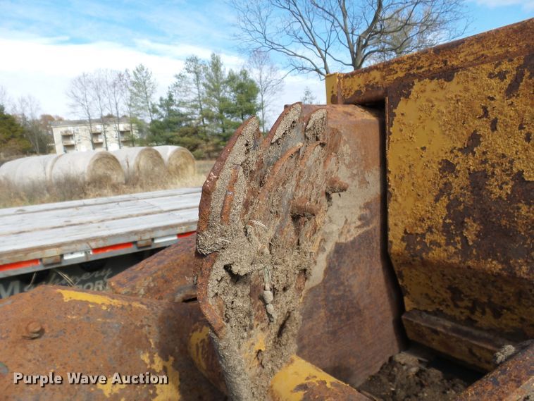 image for item DH7766 Knight 1040 manure spreader