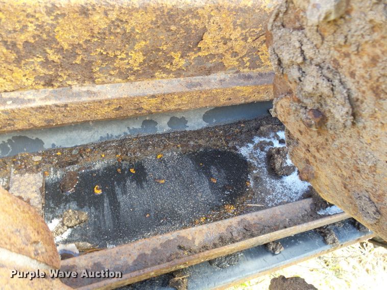 image for item DH7766 Knight 1040 manure spreader