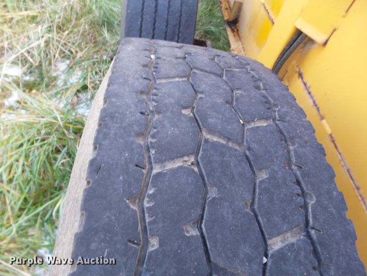 image for item DH7766 Knight 1040 manure spreader