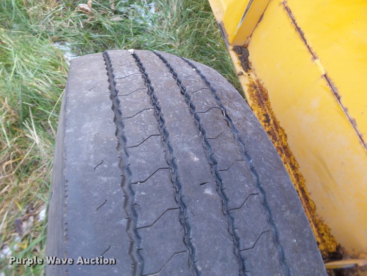 image for item DH7766 Knight 1040 manure spreader