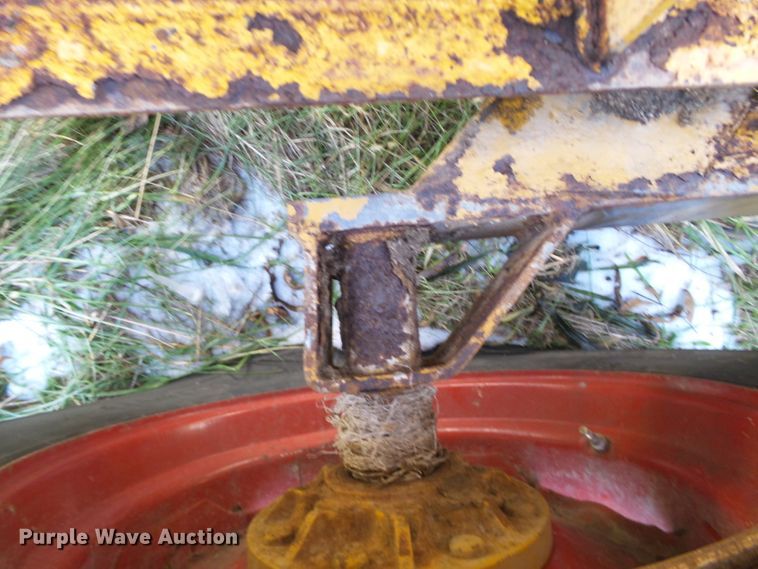 image for item DH7766 Knight 1040 manure spreader