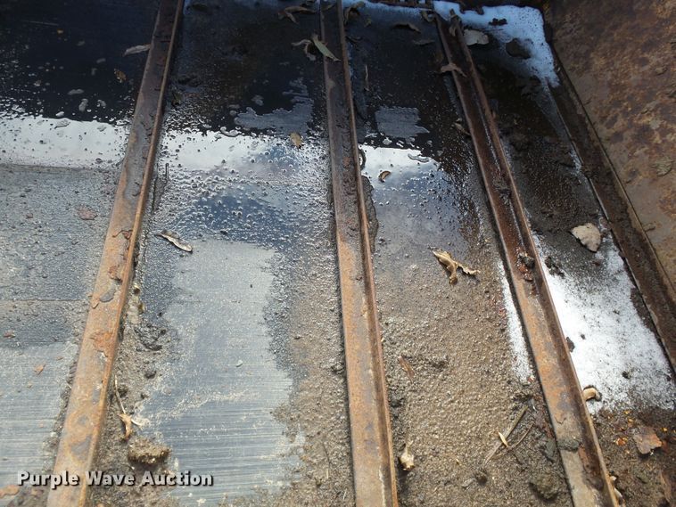 image for item DH7766 Knight 1040 manure spreader