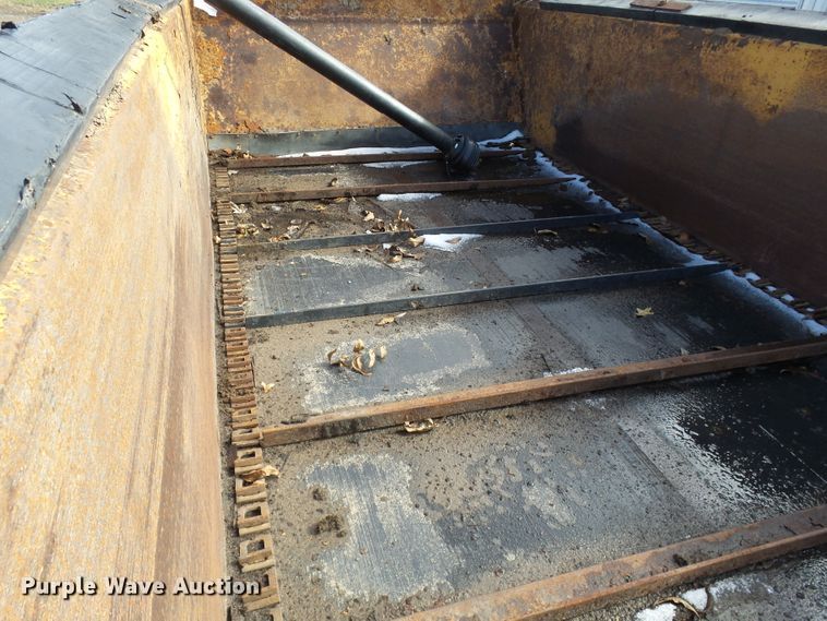 image for item DH7766 Knight 1040 manure spreader