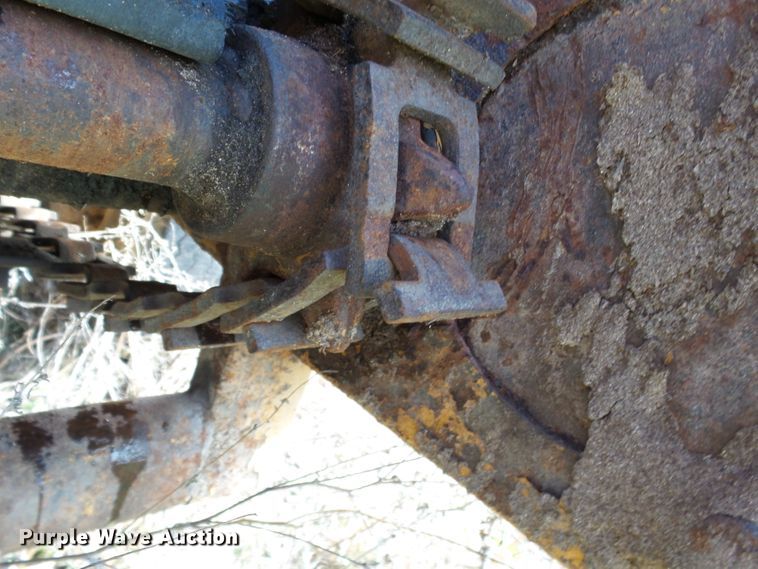 image for item DH7766 Knight 1040 manure spreader