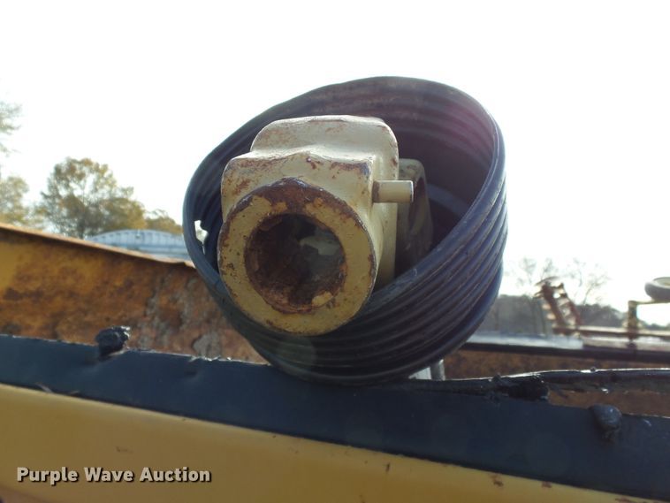 image for item DH7766 Knight 1040 manure spreader