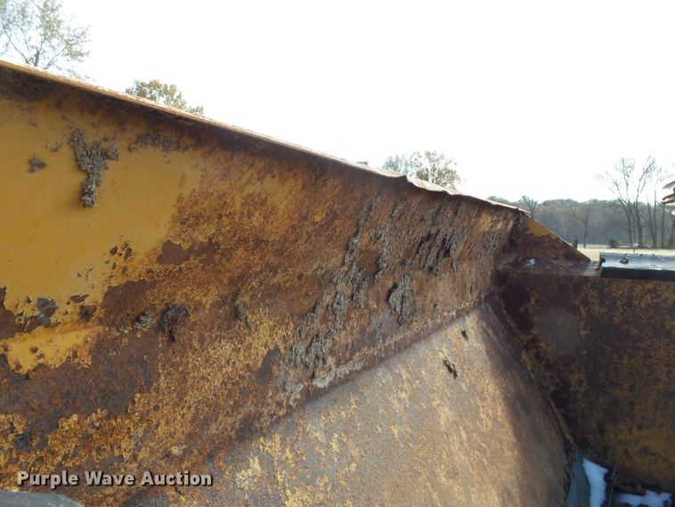 image for item DH7766 Knight 1040 manure spreader