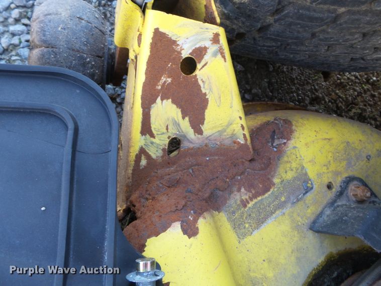 image for item DH7788 2003 John Deere GX345 lawn mower