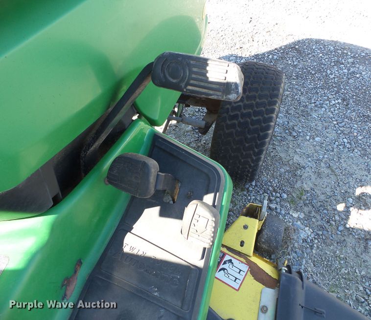 image for item DH7788 2003 John Deere GX345 lawn mower