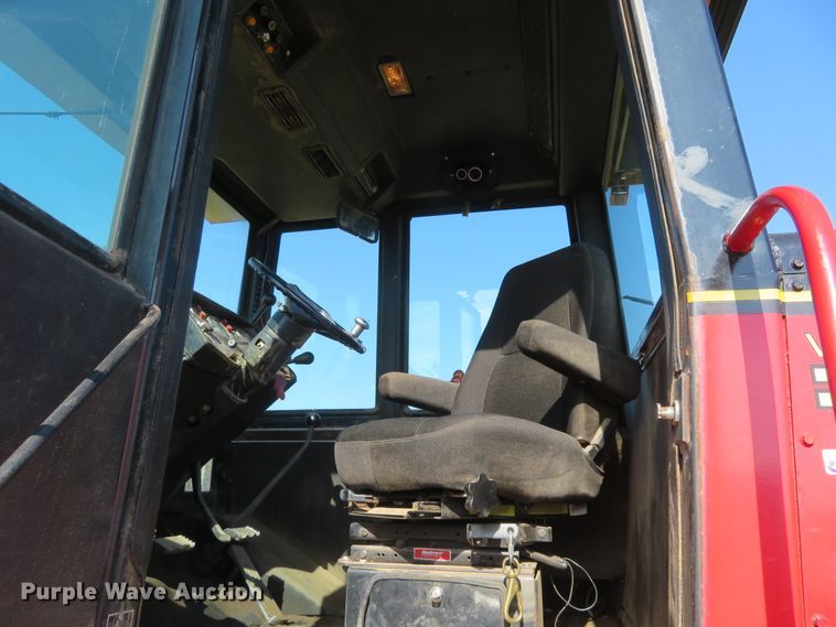 image for item EQ9384 1980 Versatile 895 4WD tractor