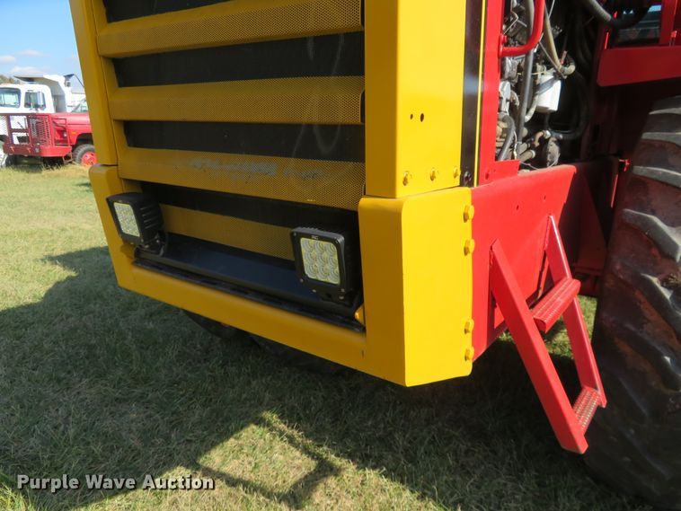 image for item EQ9384 1980 Versatile 895 4WD tractor