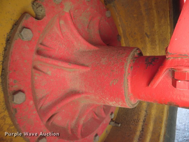 image for item EQ9384 1980 Versatile 895 4WD tractor