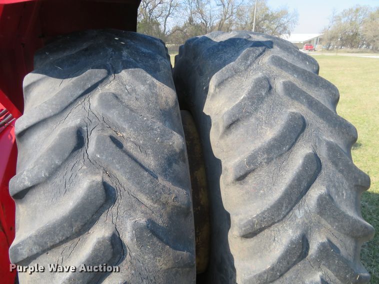 image for item EQ9384 1980 Versatile 895 4WD tractor