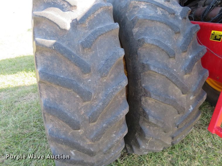 image for item EQ9384 1980 Versatile 895 4WD tractor