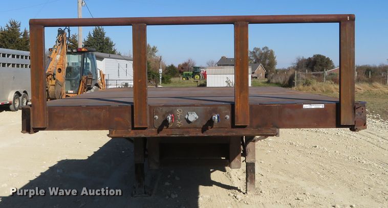 image for item EQ9385 1984 Great Dane drop deck trailer