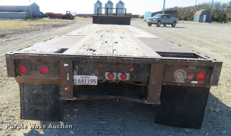 image for item EQ9385 1984 Great Dane drop deck trailer