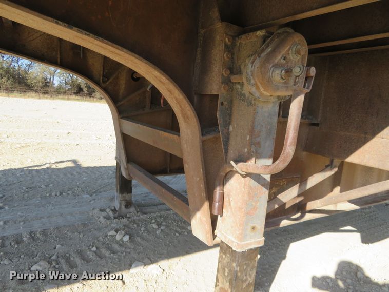 image for item EQ9385 1984 Great Dane drop deck trailer