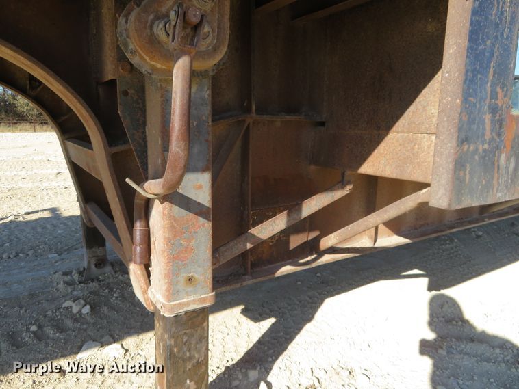 image for item EQ9385 1984 Great Dane drop deck trailer