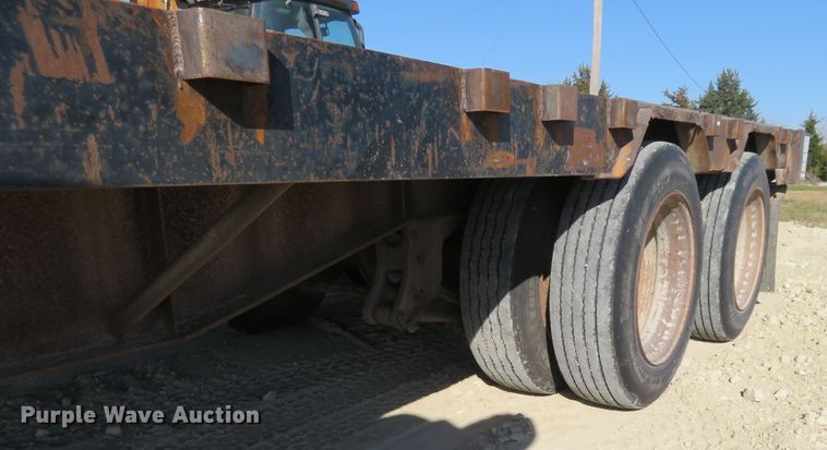 image for item EQ9385 1984 Great Dane drop deck trailer