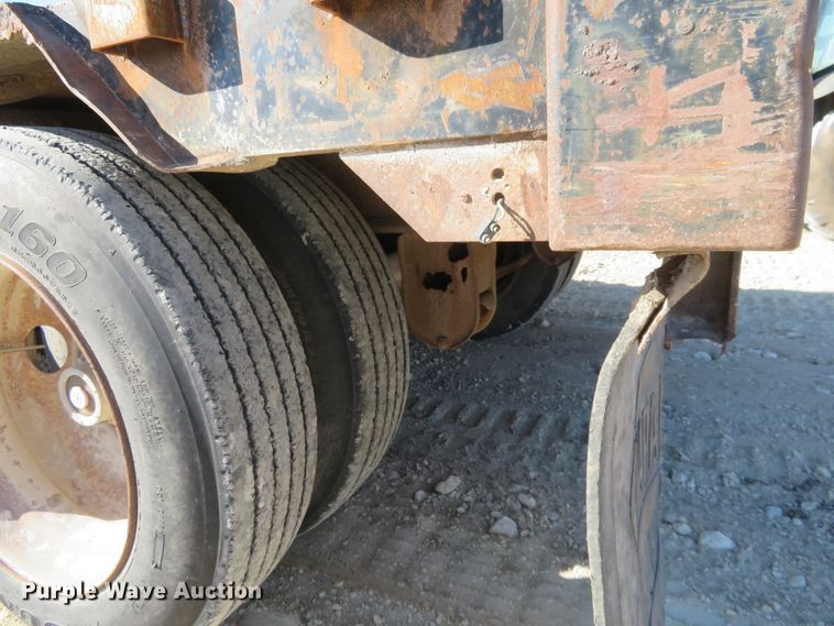 image for item EQ9385 1984 Great Dane drop deck trailer