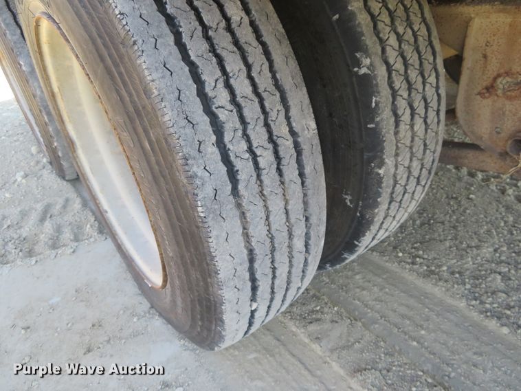 image for item EQ9385 1984 Great Dane drop deck trailer