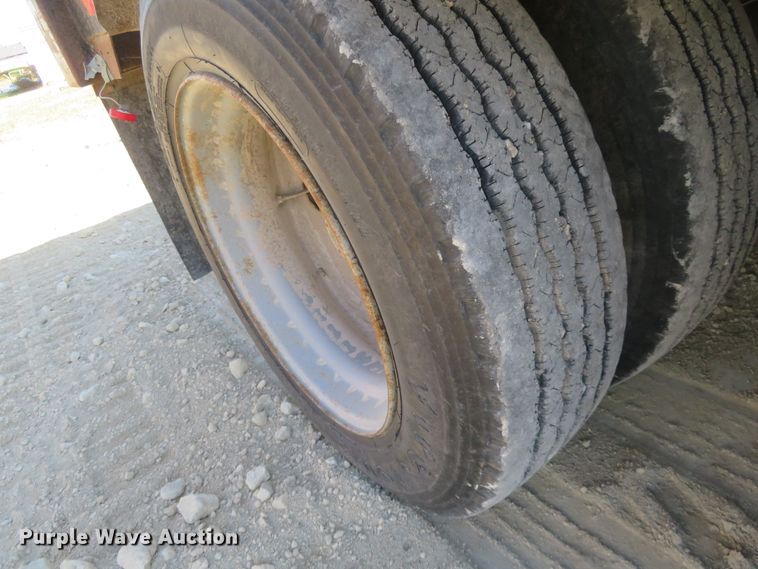 image for item EQ9385 1984 Great Dane drop deck trailer