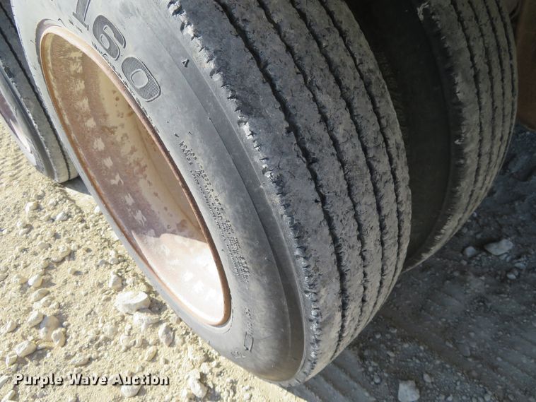 image for item EQ9385 1984 Great Dane drop deck trailer