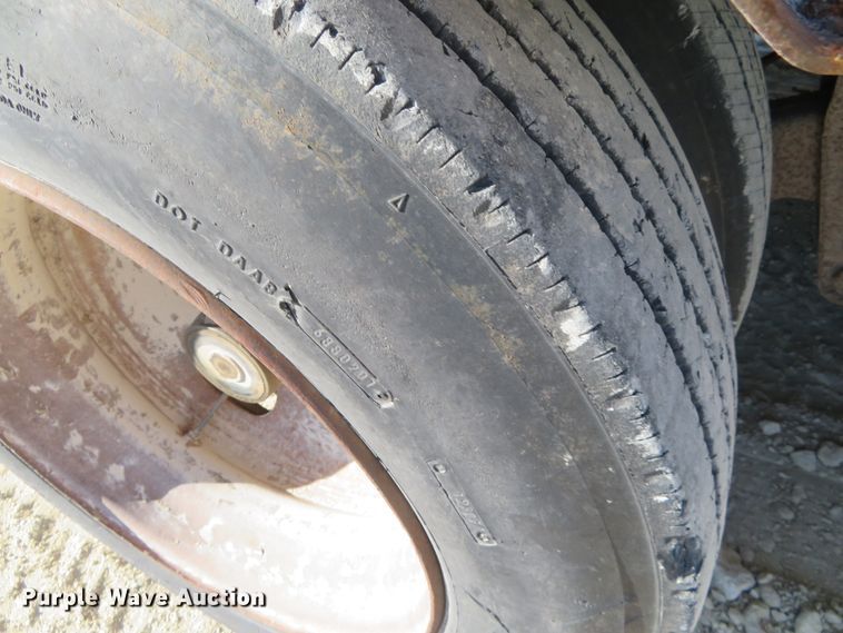 image for item EQ9385 1984 Great Dane drop deck trailer