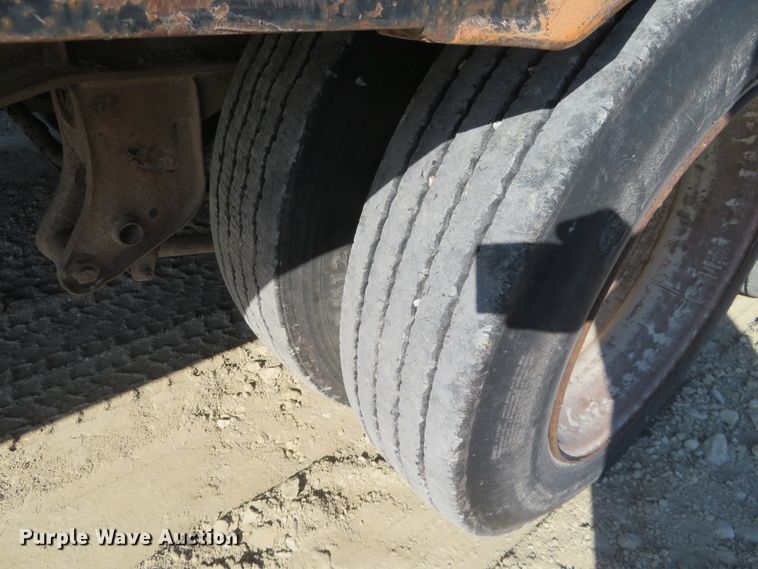 image for item EQ9385 1984 Great Dane drop deck trailer