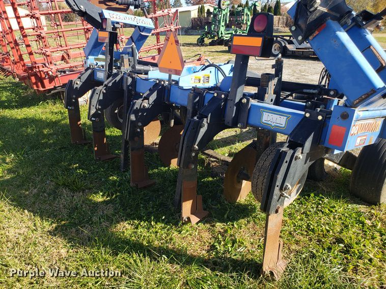 image for item ET9964 Case IH DMI 2500 ripper