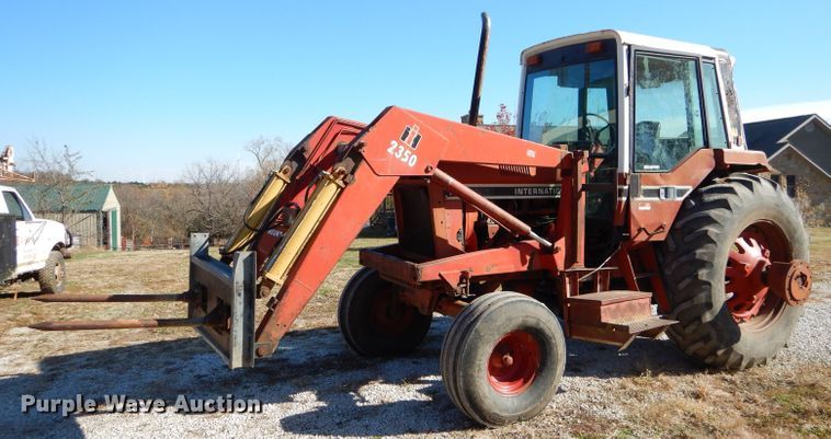 image for item FA9841 International 1586 tractor