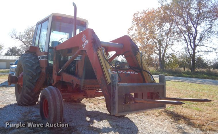 image for item FA9841 International 1586 tractor