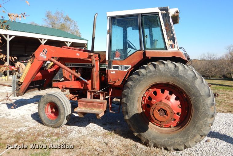 image for item FA9841 International 1586 tractor