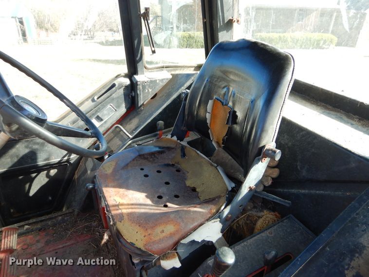 image for item FA9841 International 1586 tractor