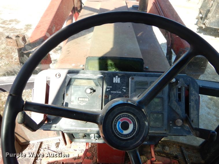 image for item FA9841 International 1586 tractor