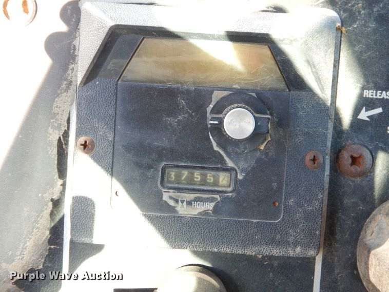 image for item FA9841 International 1586 tractor