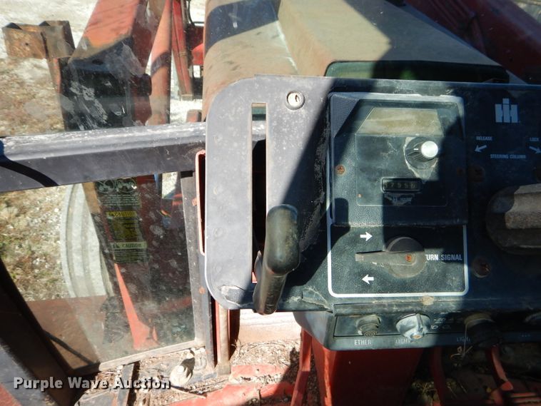 image for item FA9841 International 1586 tractor