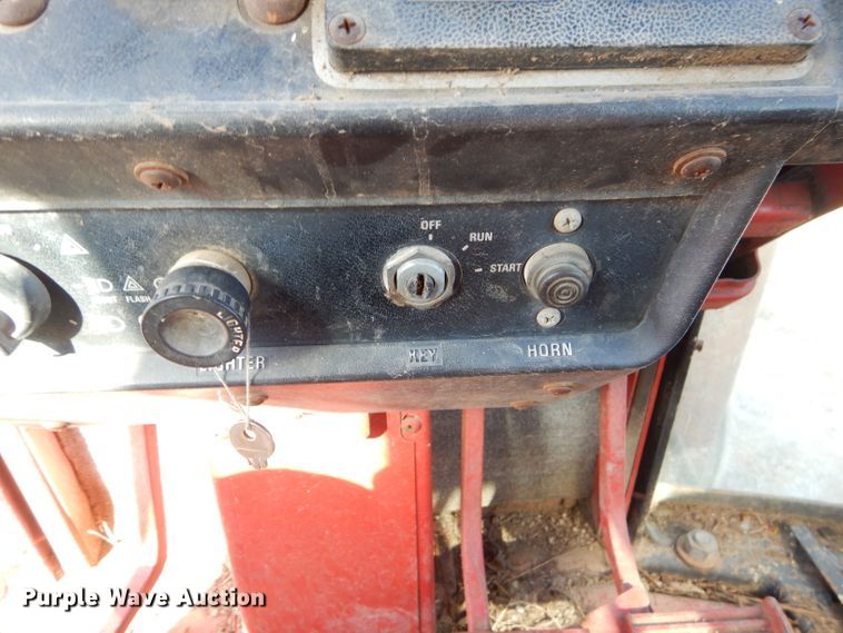 image for item FA9841 International 1586 tractor