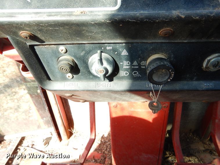 image for item FA9841 International 1586 tractor