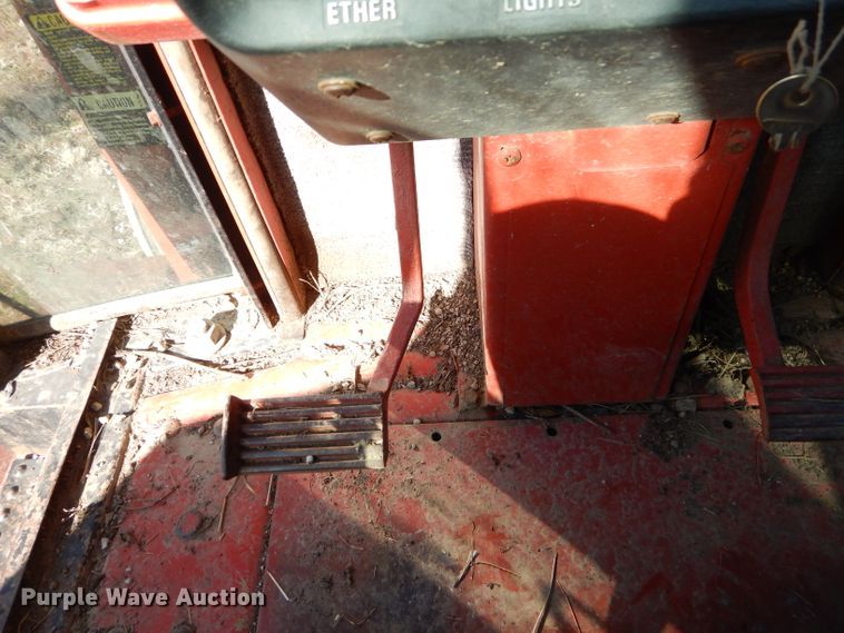 image for item FA9841 International 1586 tractor