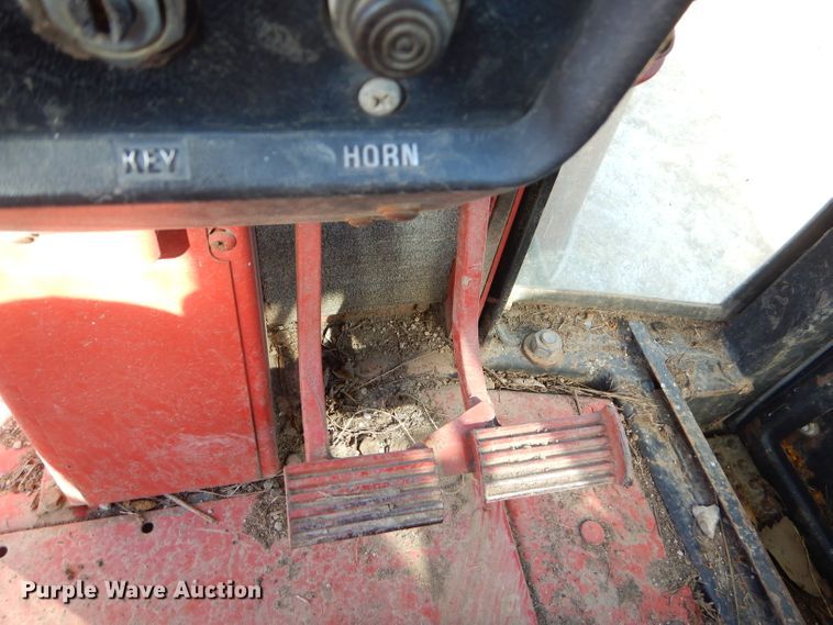 image for item FA9841 International 1586 tractor