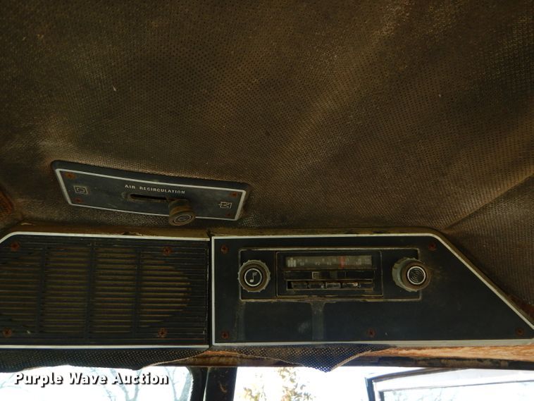 image for item FA9841 International 1586 tractor