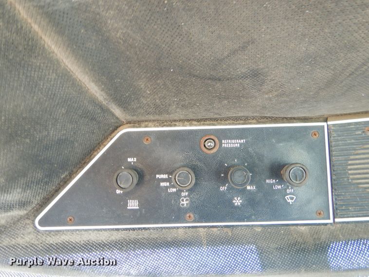 image for item FA9841 International 1586 tractor